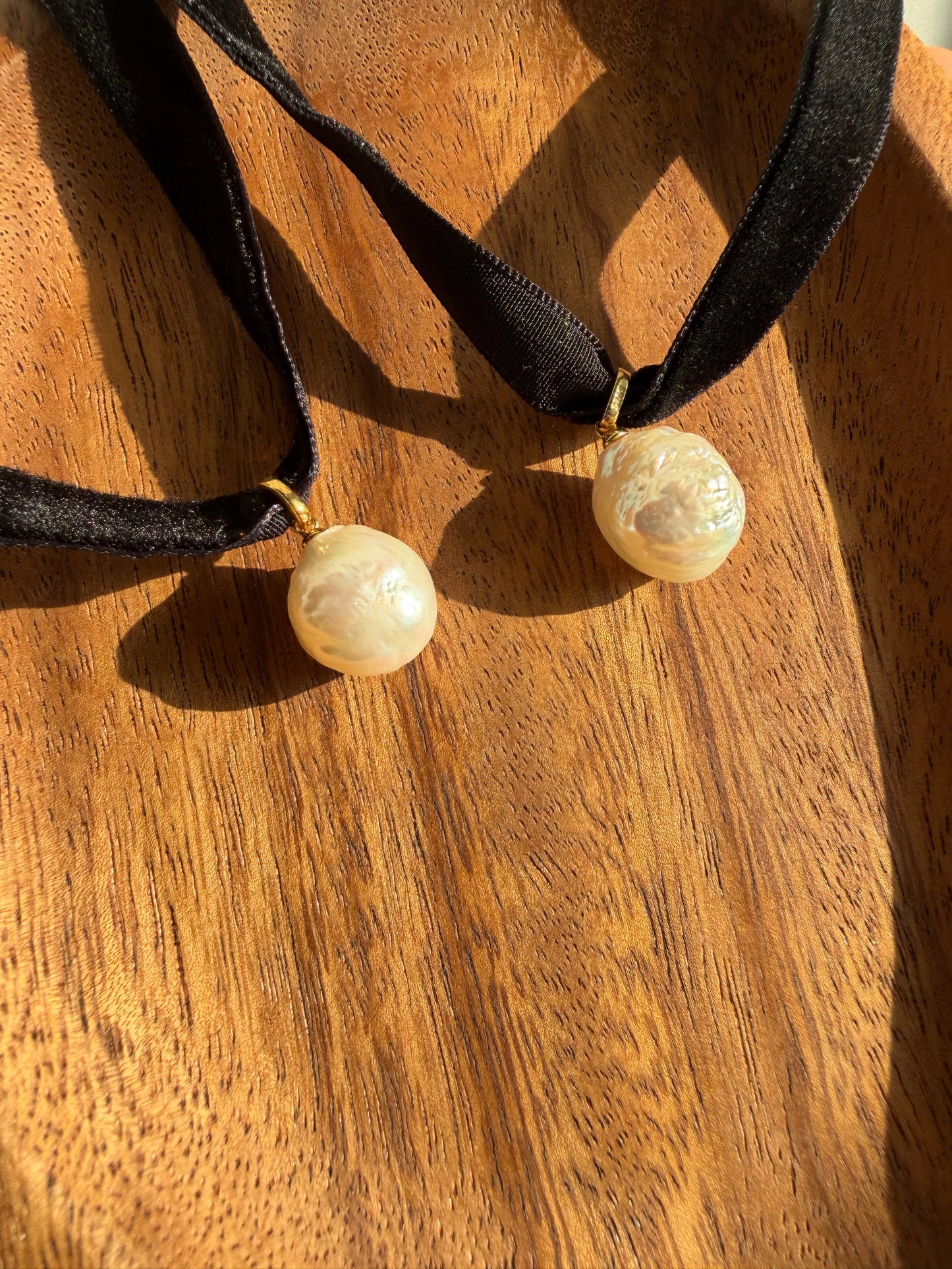 Natural Baroque Pearl Velvet Choker