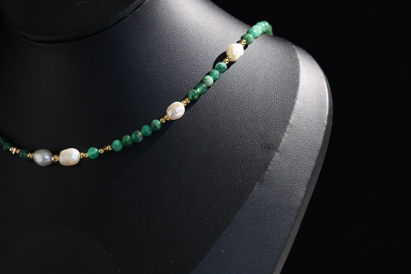 Natural Emerald 丨 Freshwater Rice Pearls Necklace